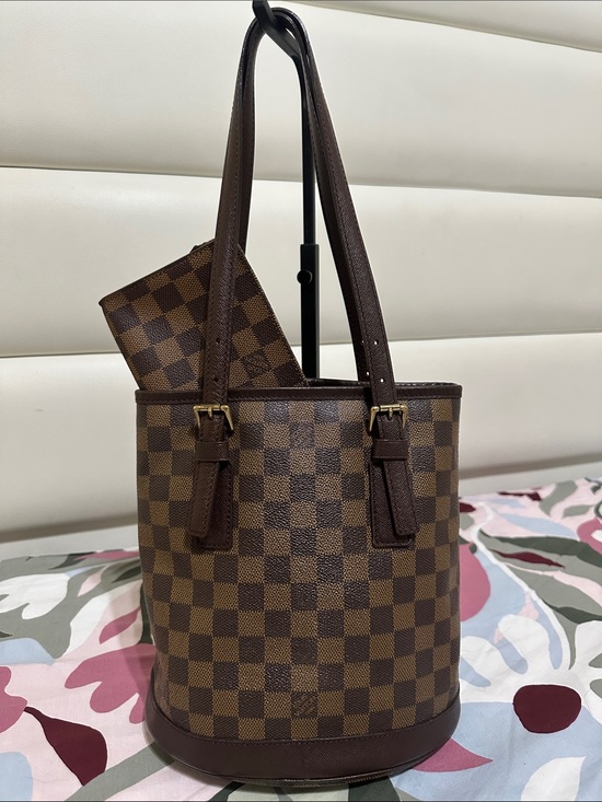 Louis Vuitton Handbags - Louis Vuitton Damier Ebene Marais Bucket Bag with Pouch